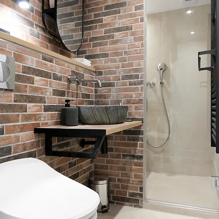 Apartment Loft Industriel Avec Terrasse Et Filet Suspendu A Cimiez