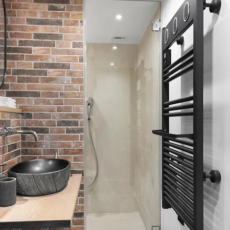 Loft Industriel Avec Terrasse Et Filet Suspendu A Cimiez Nice