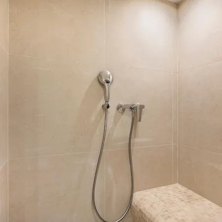 Loft Industriel Avec Terrasse Et Filet Suspendu A Cimiez Nice