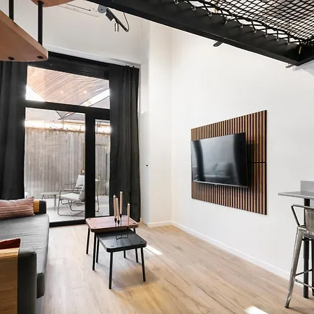 Loft Industriel Avec Terrasse Et Filet Suspendu A Cimiez