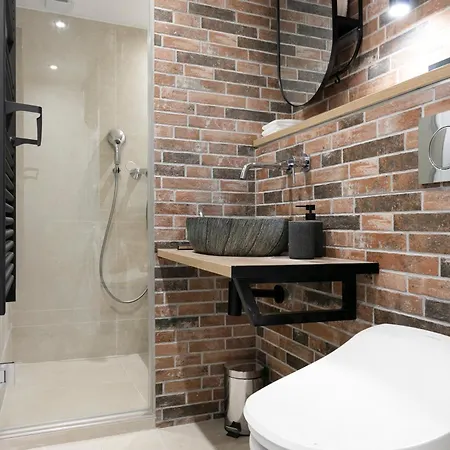 Loft Industriel Avec Terrasse Et Filet Suspendu A Cimiez Apartment