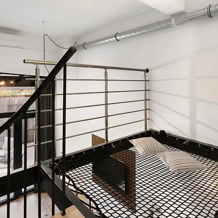 Loft Industriel Avec Terrasse Et Filet Suspendu A Cimiez Nice