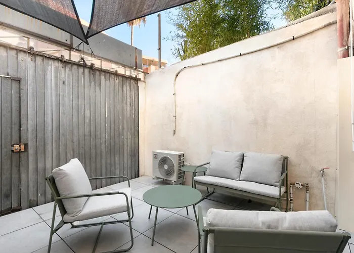 Loft Industriel Avec Terrasse Et Filet Suspendu A Cimiez *