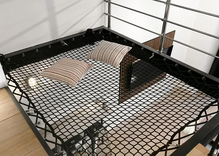Loft Industriel Avec Terrasse Et Filet Suspendu A Cimiez شقة *
