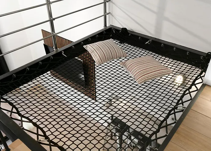 Loft Industriel Avec Terrasse Et Filet Suspendu A Cimiez شقة نيس