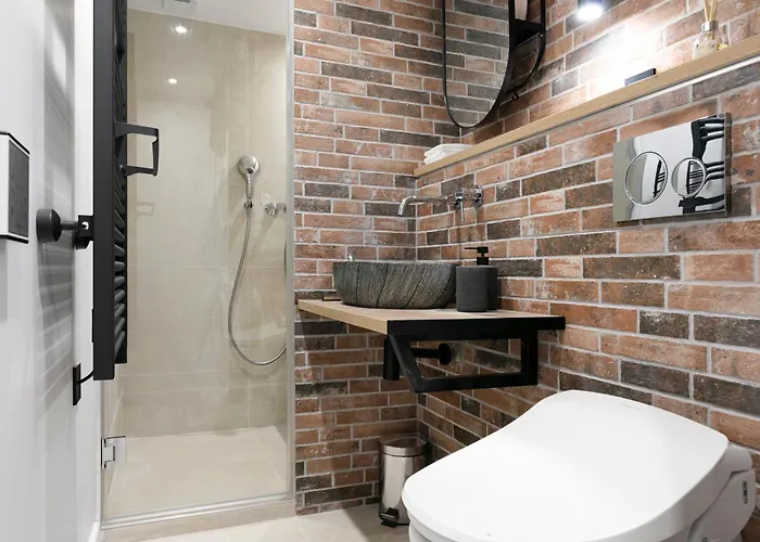 Loft Industriel Avec Terrasse Et Filet Suspendu A Cimiez شقة