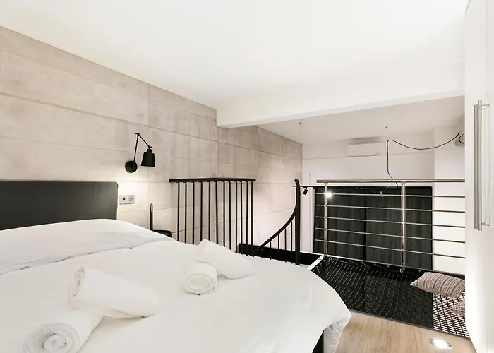 Loft Industriel Avec Terrasse Et Filet Suspendu A Cimiez شقة *