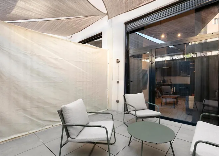 Loft Industriel Avec Terrasse Et Filet Suspendu A Cimiez